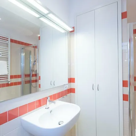 Apartment Genesis Charming Rom